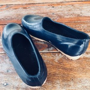 Ladies Slip-on Rain boots. Navy Blue Size 8
